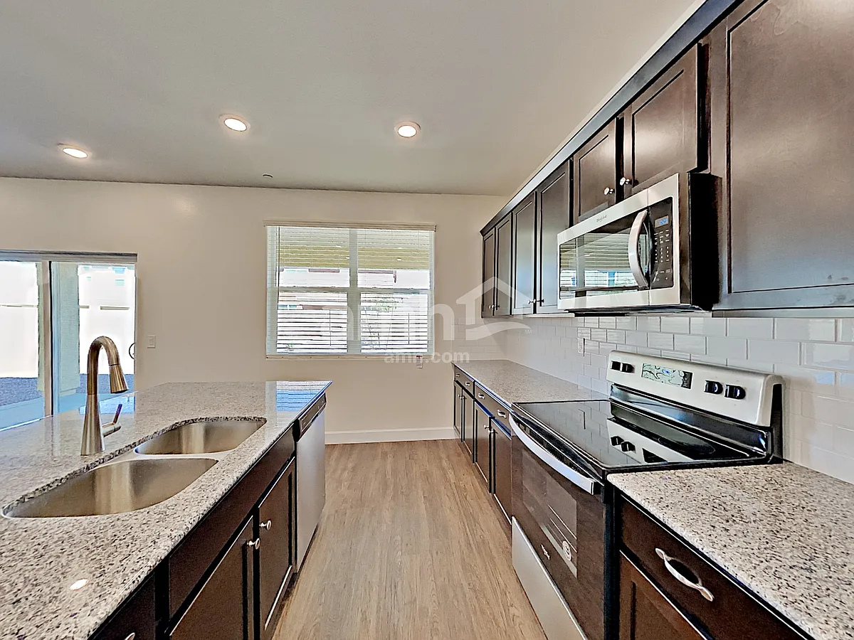 Building Photo - 5938 W Columbine Dr