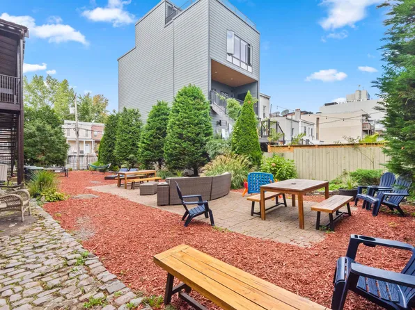 300 Communipaw Avenue image 28 of 36