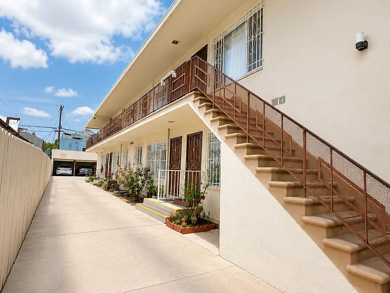 5806 La Mirada Ave #6 — Photo 10
