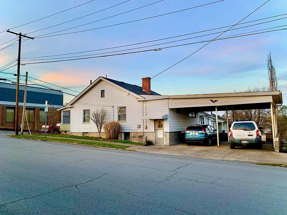1st image of 924 Gaston Ave #924