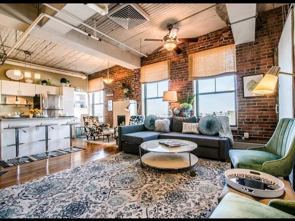 Light and bright, tall ceilings.