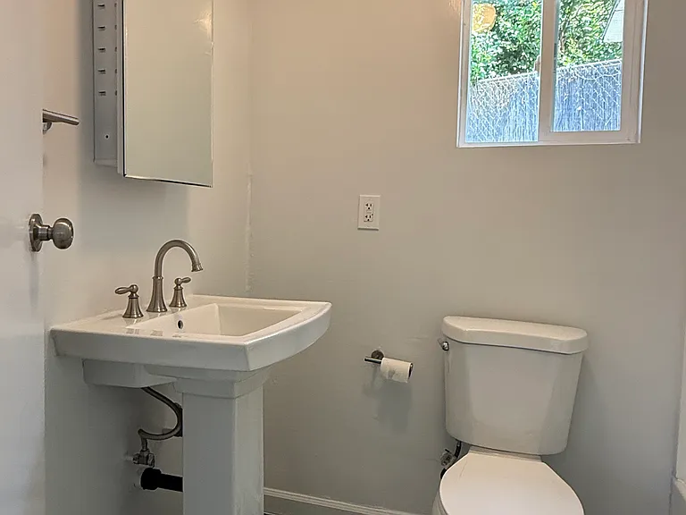 647 W Avenue 28 — Photo 13