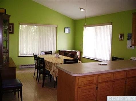 5th image of 27 Chestnut Dr