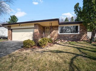 1230 Fox Point DRIVE, Waukesha, WI 53189