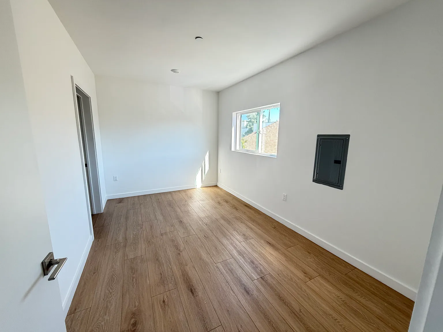 1 bed, 350 sqft, $1,810 — Photo 4