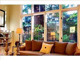 3rd image of 986 Menlo Ave