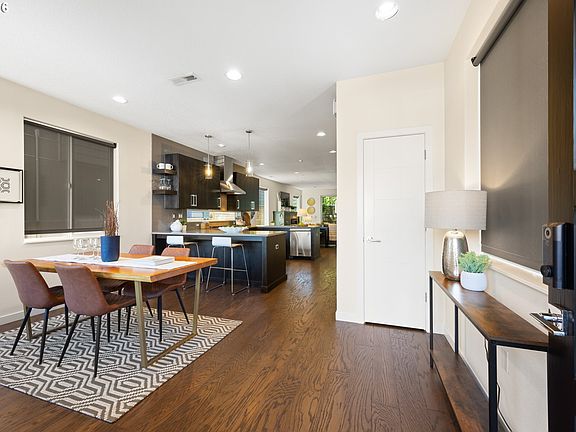 3rd image of 4729 N Congress Ave