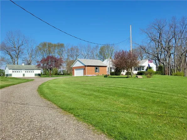 469 Bischoff Rd, New Carlisle, OH 45344