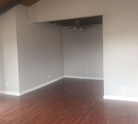 4th image of 1921 Vanderbilt Ln APT 2
