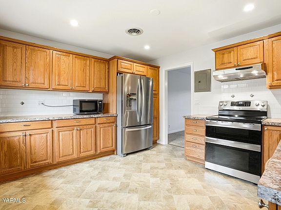 2nd image of 4105 Snowmountain Rd