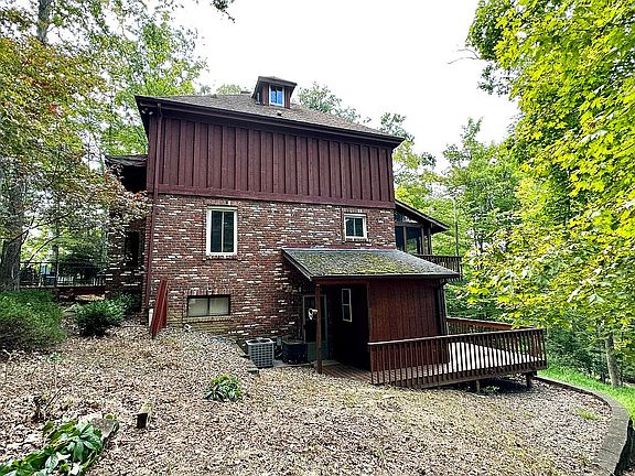 Attached storage building