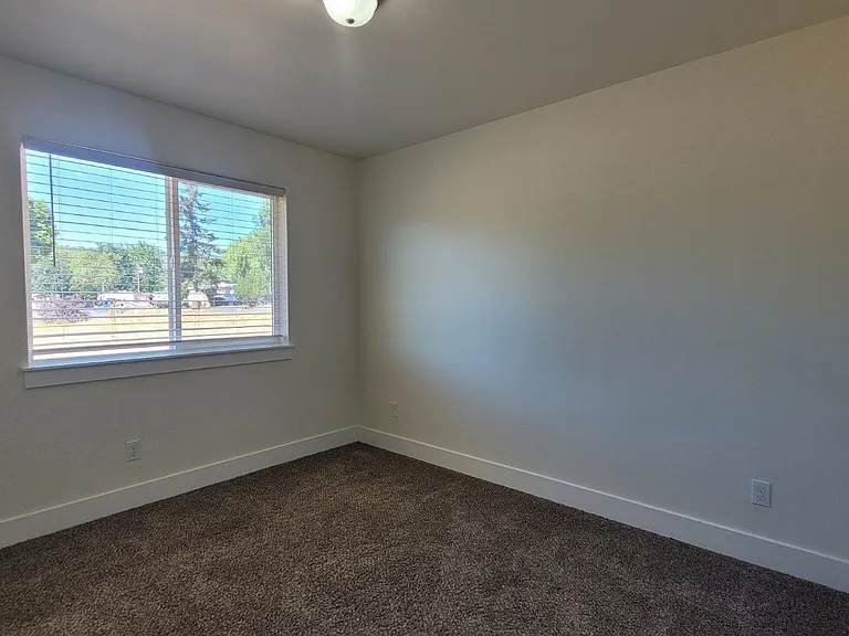 2468 NE Kerr St — Photo 8