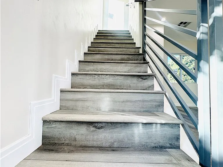 9318 Encino Ave — Photo 28