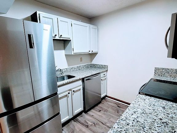 4th image of 44763 Woodlake Ct Unit 1A
