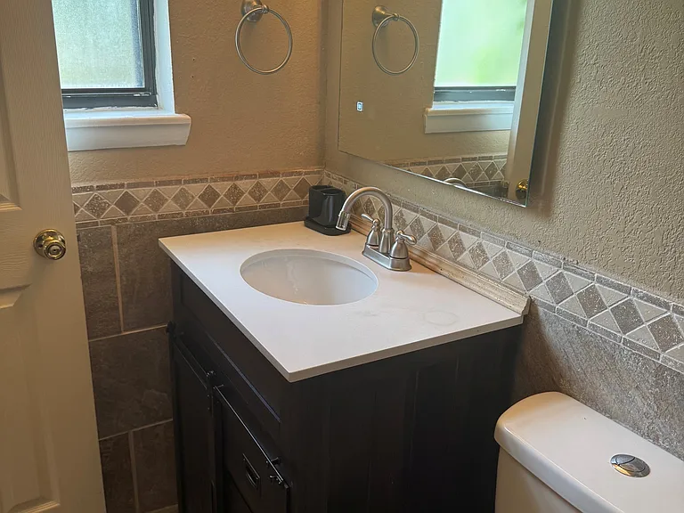 708 N 12th Pl — Photo 13