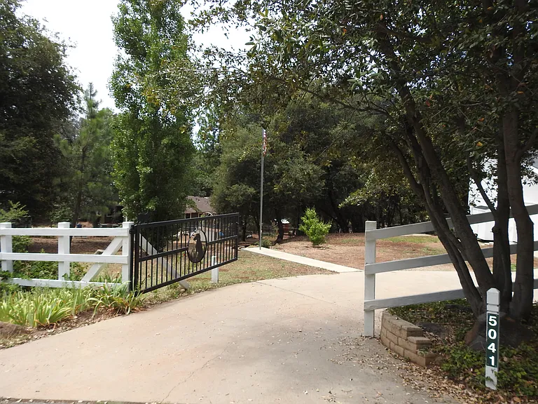 5041 Pine Ridge Ave — Photo 23