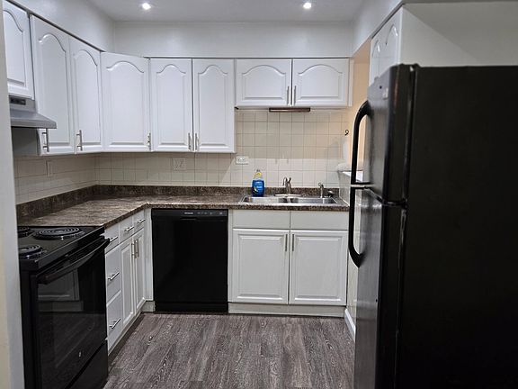 4th image of 5663 Shady Oak St