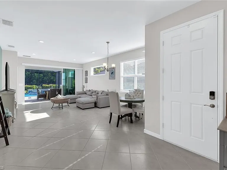 1163 S Town And River Dr — Photo 16
