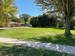 15240 E Ten Mile Rd, Eastpointe, MI 48021