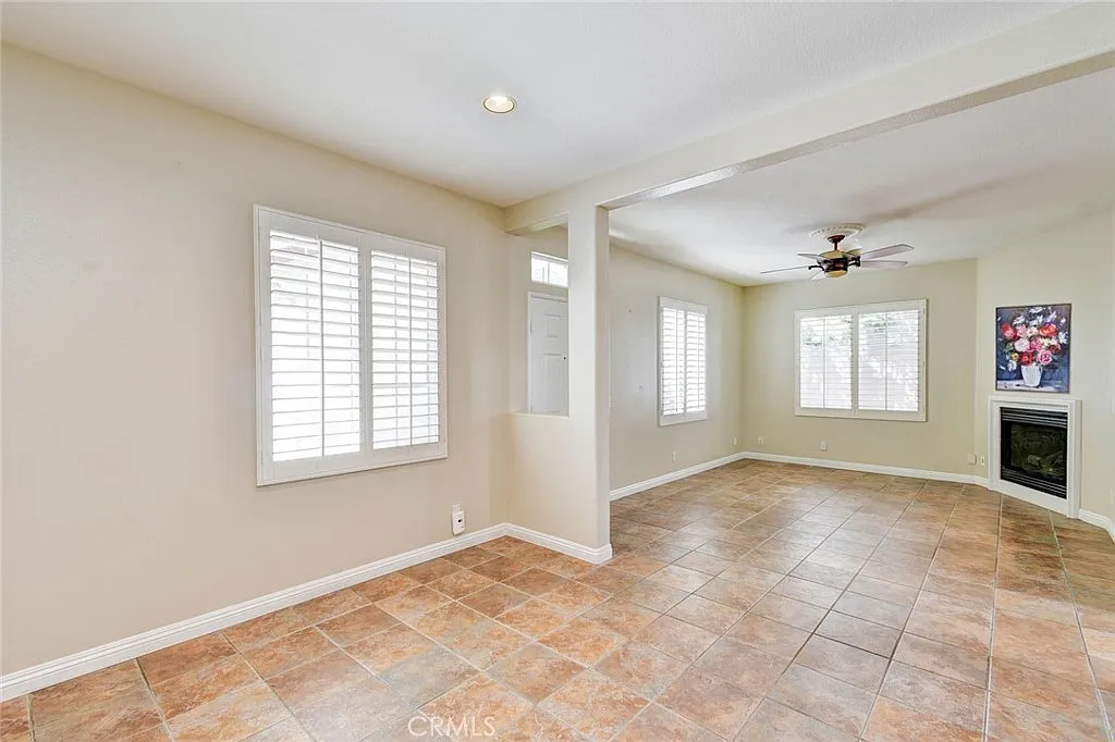 3 bed, 2.5 bath, 1473 sqft, $4,550 — Photo 4