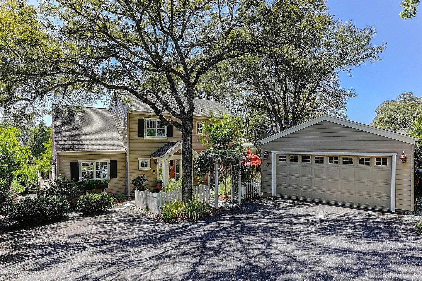 18581 Jayhawk Dr photo 1