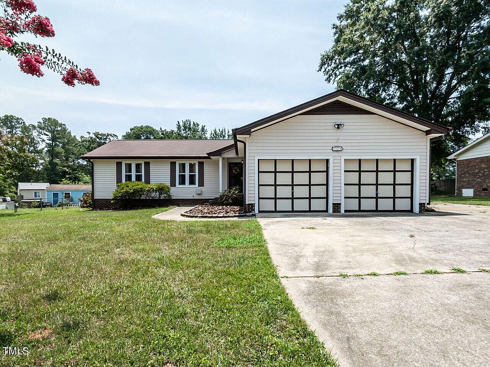 1st image of 204 Bainbridge Cir