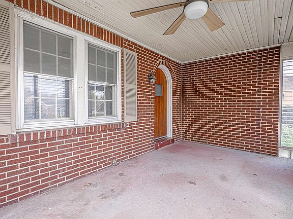 3rd image of 407 S Lincoln Park Dr
