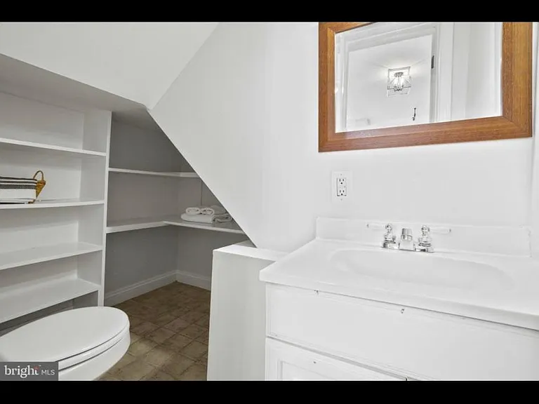 1640 S Charles St — Photo 13