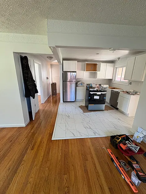 3 bed, 1040 sqft, $1,800 — Photo 3