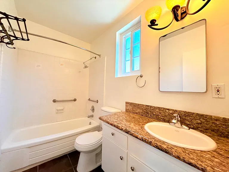 8130 Norton Ave, West Hollywood — Photo 45