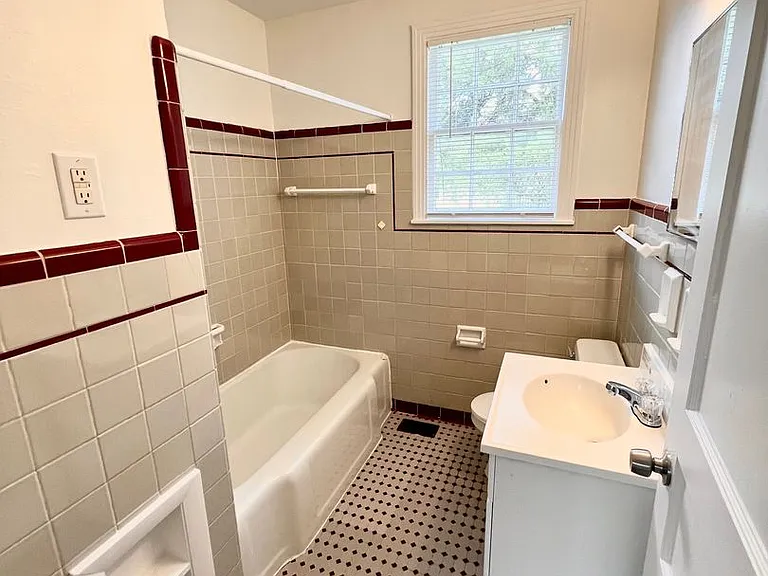 1123 Gibson Dr — Photo 22