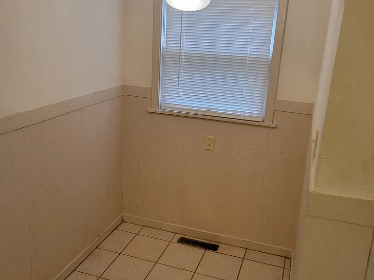 746 N Woodrow Ave — Photo 12