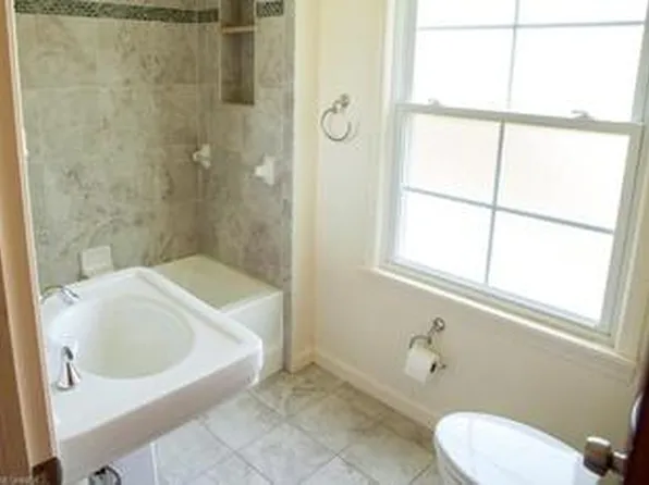 4437 Groveland Rd, University Heights, OH 44118