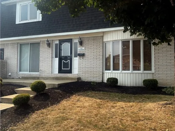 102 Harrogate Sq, Amherst, NY 14221