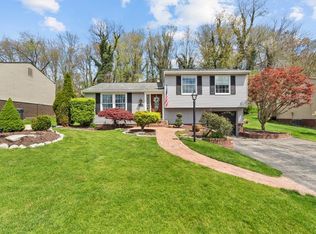 3075 Piney Bluff Dr, South Park, PA