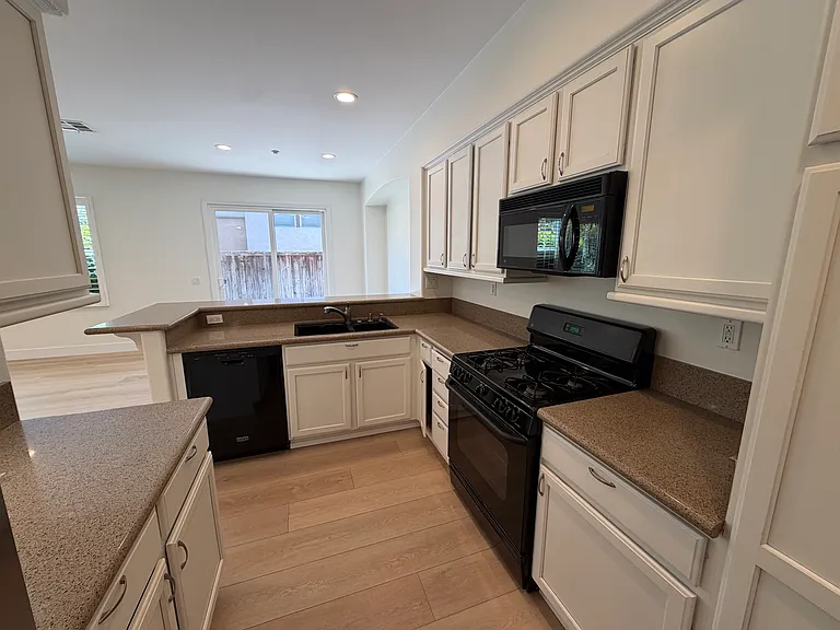 1236 Highbluff Ave — Photo 5