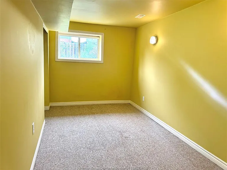 1011 Silverdale Dr — Photo 8
