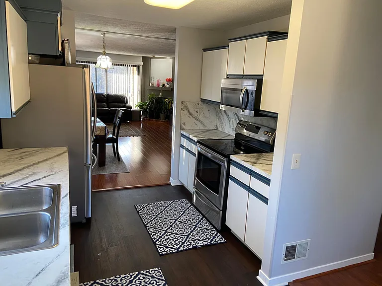 Kitchen Pic 1