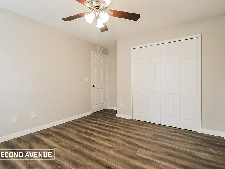 438 Reading St — Photo 11