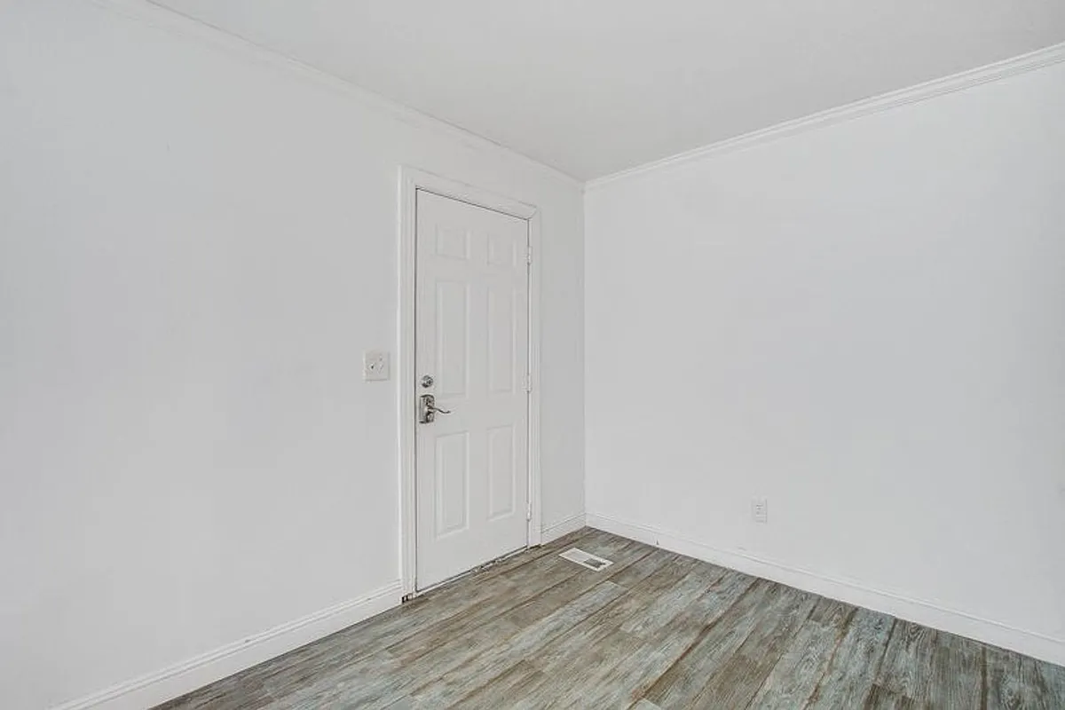 Building Photo - 441 N Nassau St