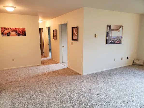 305 Thomas Dr, Mechanicsburg, PA