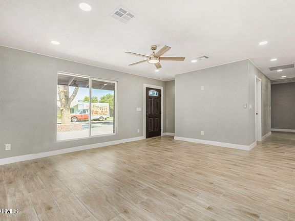 4th image of 7327 N 37TH Avenue
