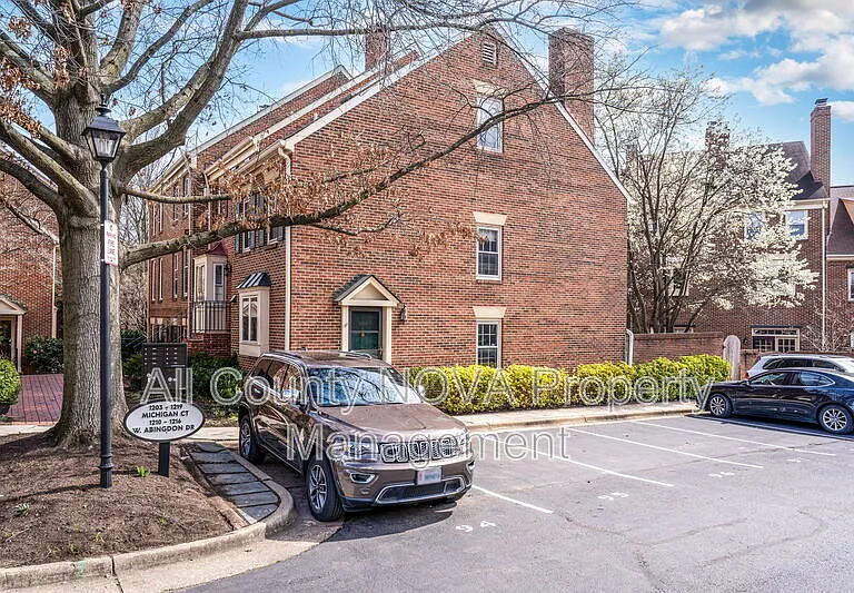 1203 Michigan Ct — Photo 35