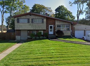 183 W 21st St, Deer Park, NY 11729
