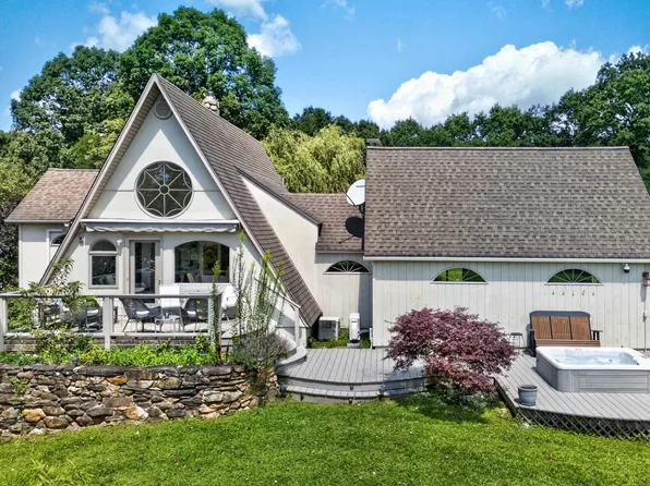 271 Old Mabry Pl, Hillsville, VA 24343