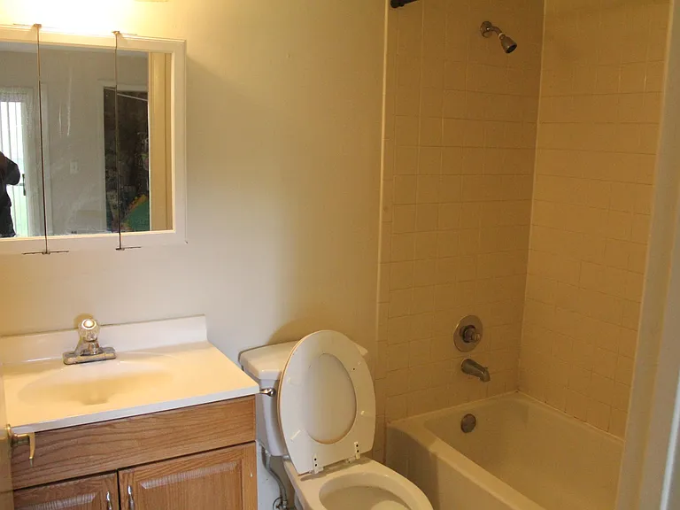310 Meadows Cir — Photo 6