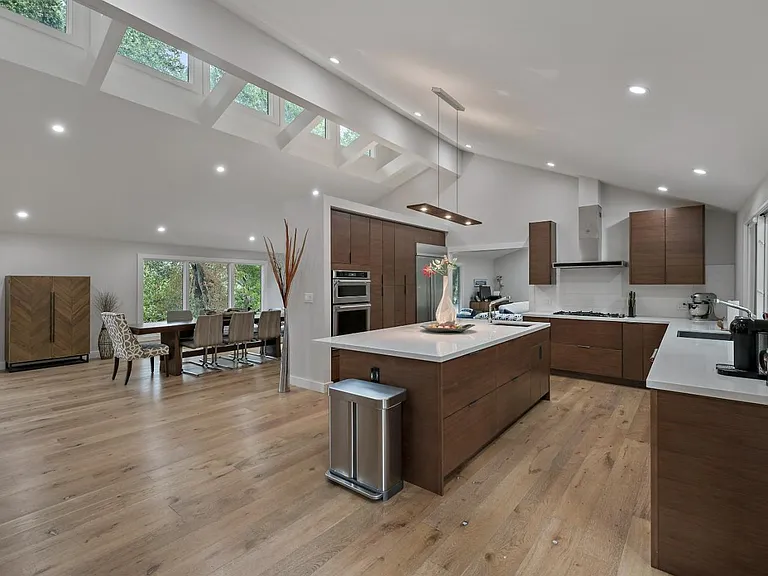 29 Eugenia Ln — Photo 13