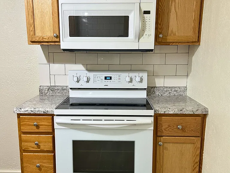 814 Powell St — Photo 11