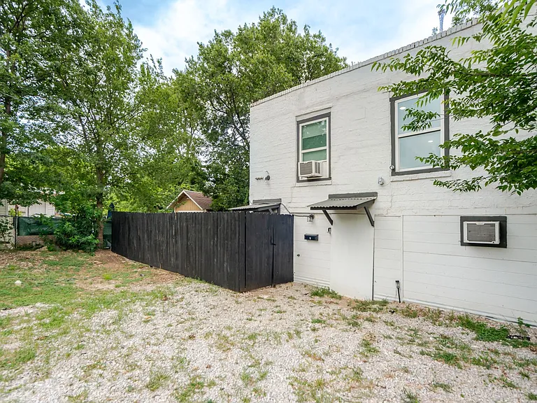 2737 Stuart Dr — Photo 37