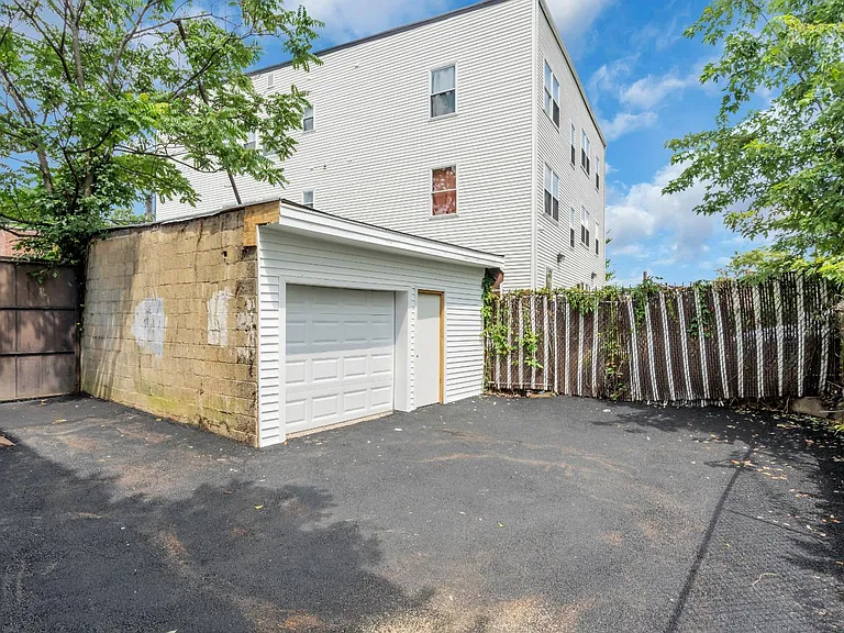 568 Grove St #1S — Photo 3